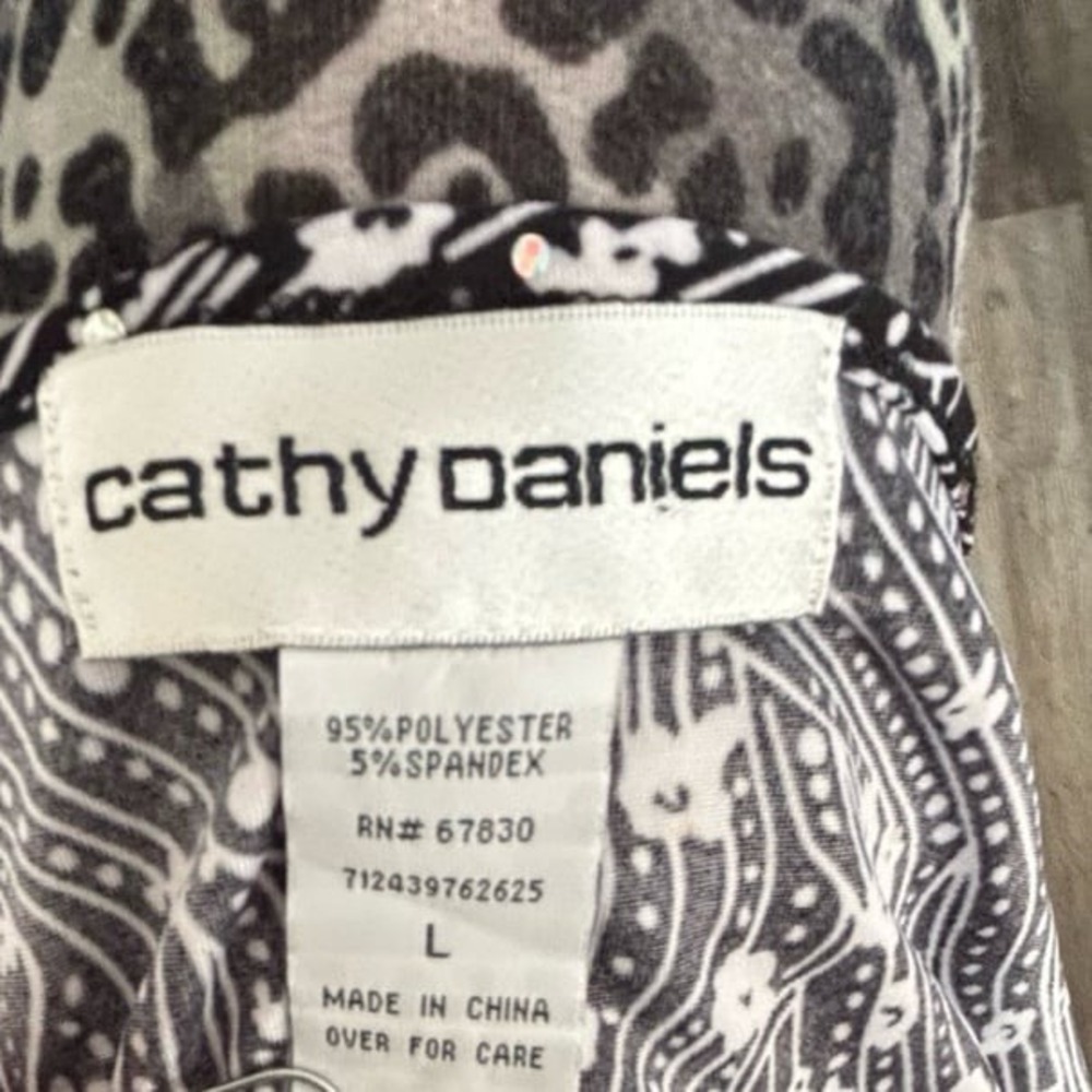 Cathy Daniels Women's L Black/White ¾ Sleeve Blouse‎ Round Neck Sequined - Picture 8 of 10